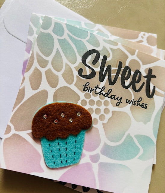 cupcake - chocolate/pastel